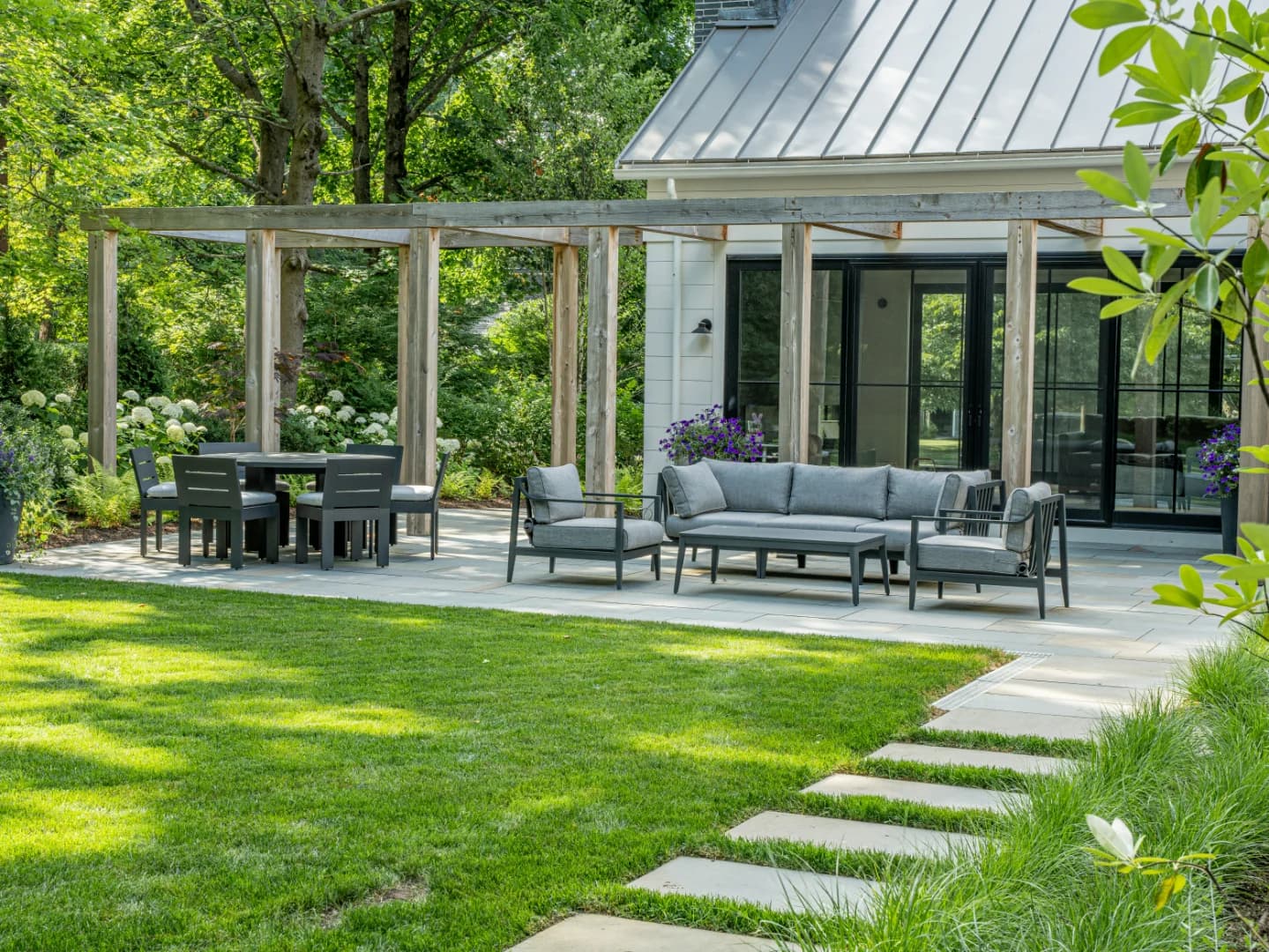 Newton luxury outdoor living project by Redwood